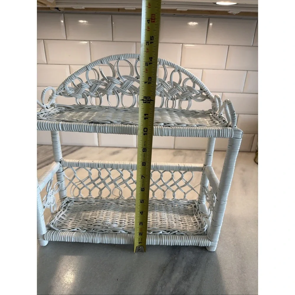 VINTAGE WHITE WICKER SHELF WALL HANGING OR TABLETOP 2 TIER BATH BOHO ES009